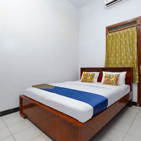 Oyo 2240 Simpang Tujuh Residence Kudus Esterno foto