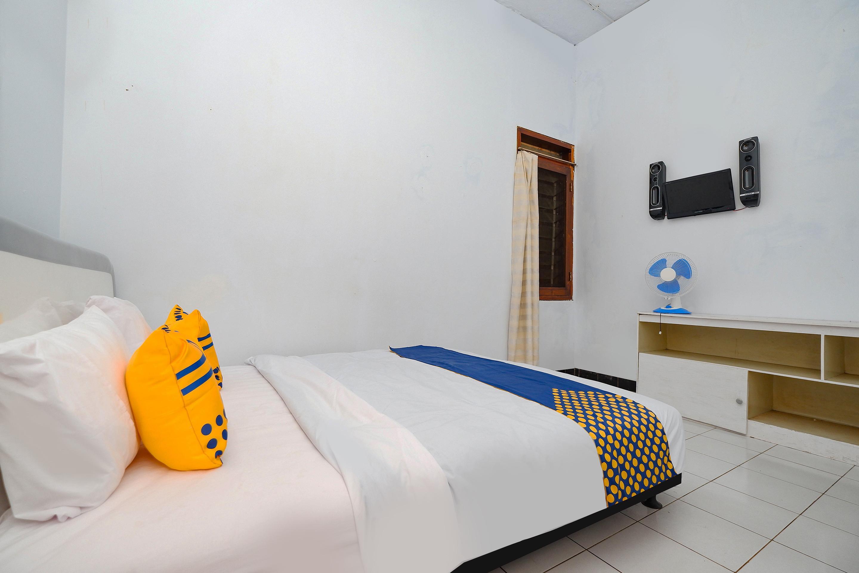 Oyo 2240 Simpang Tujuh Residence Kudus Esterno foto