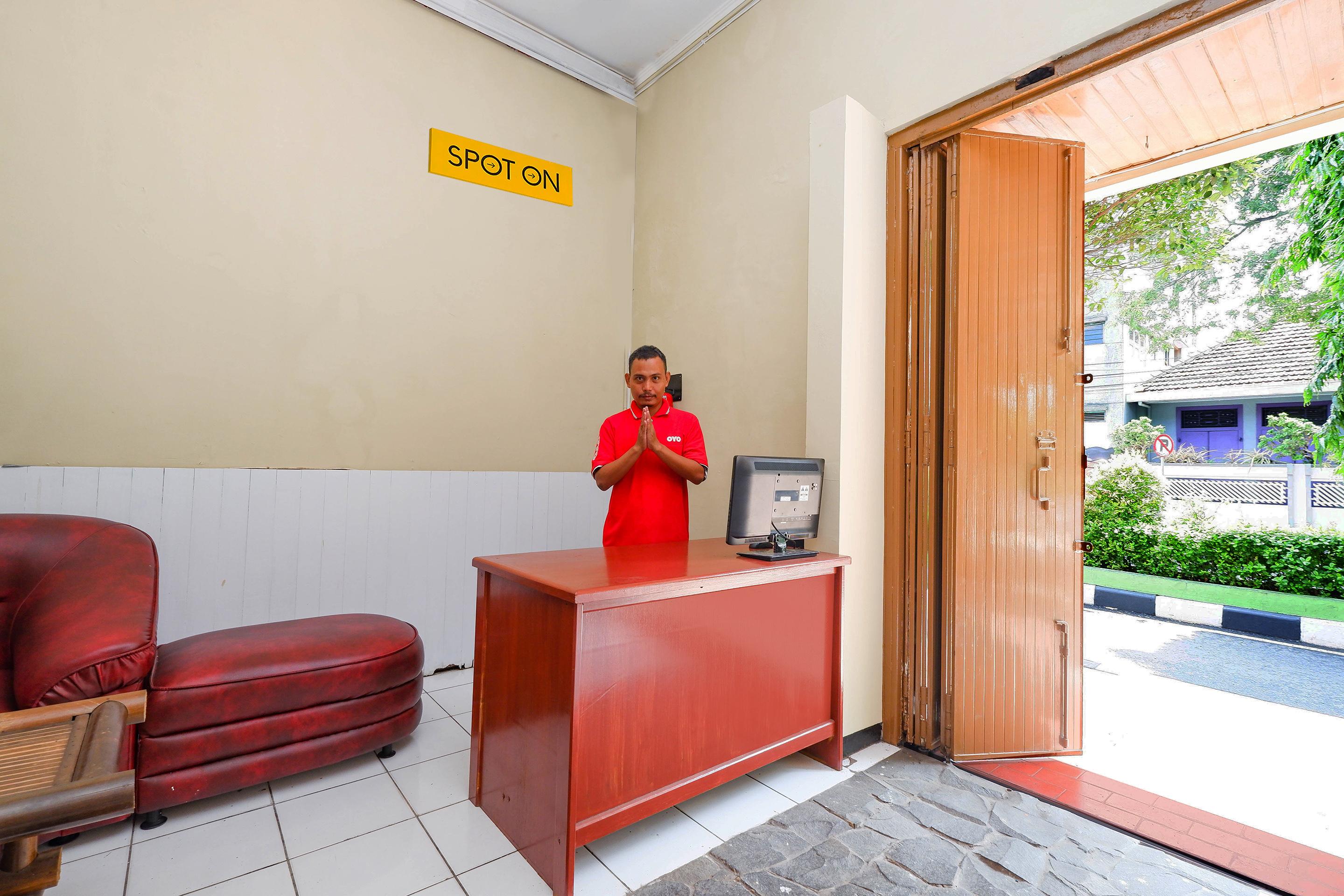 Oyo 2240 Simpang Tujuh Residence Kudus Esterno foto