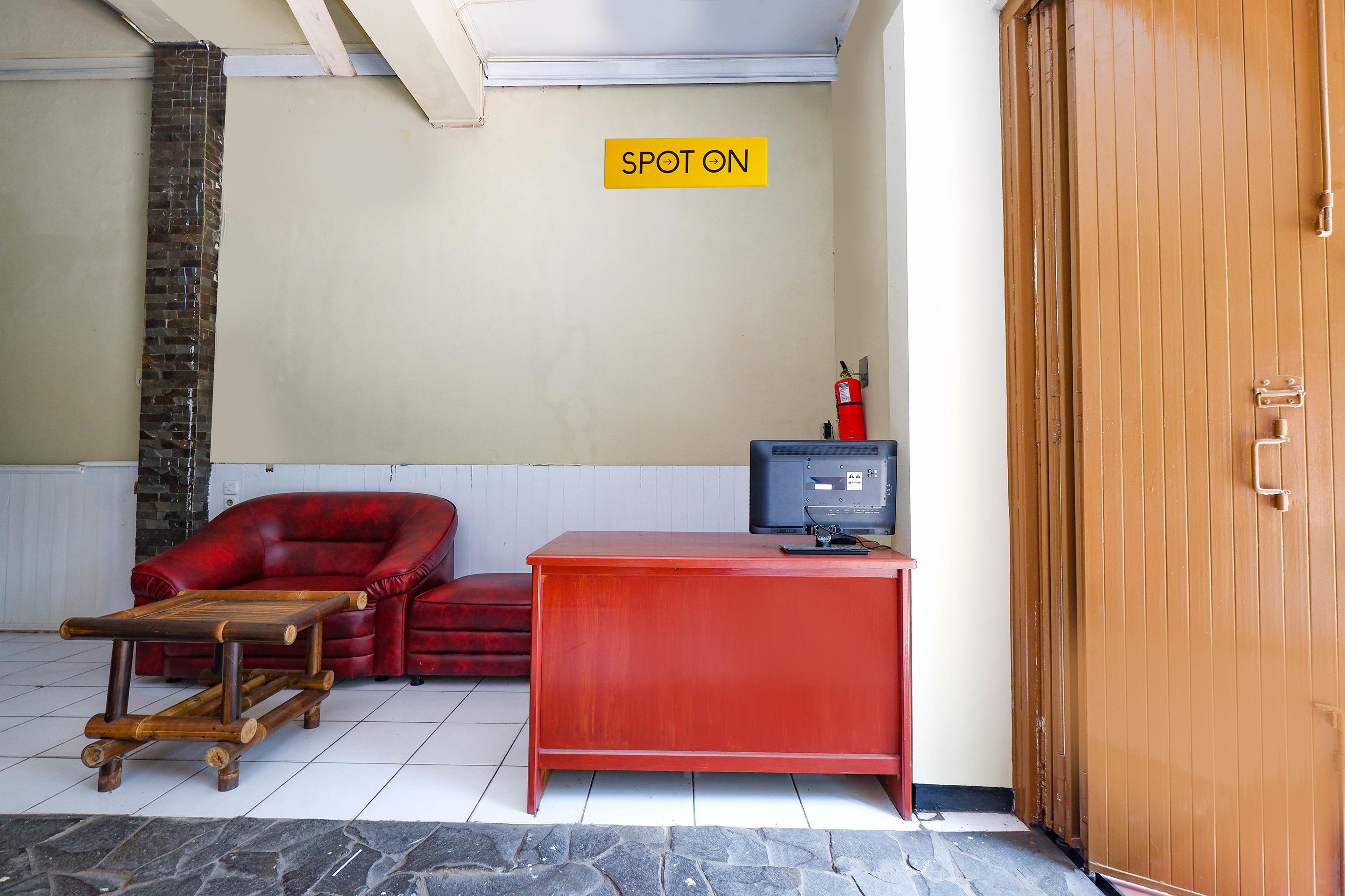 Oyo 2240 Simpang Tujuh Residence Kudus Esterno foto