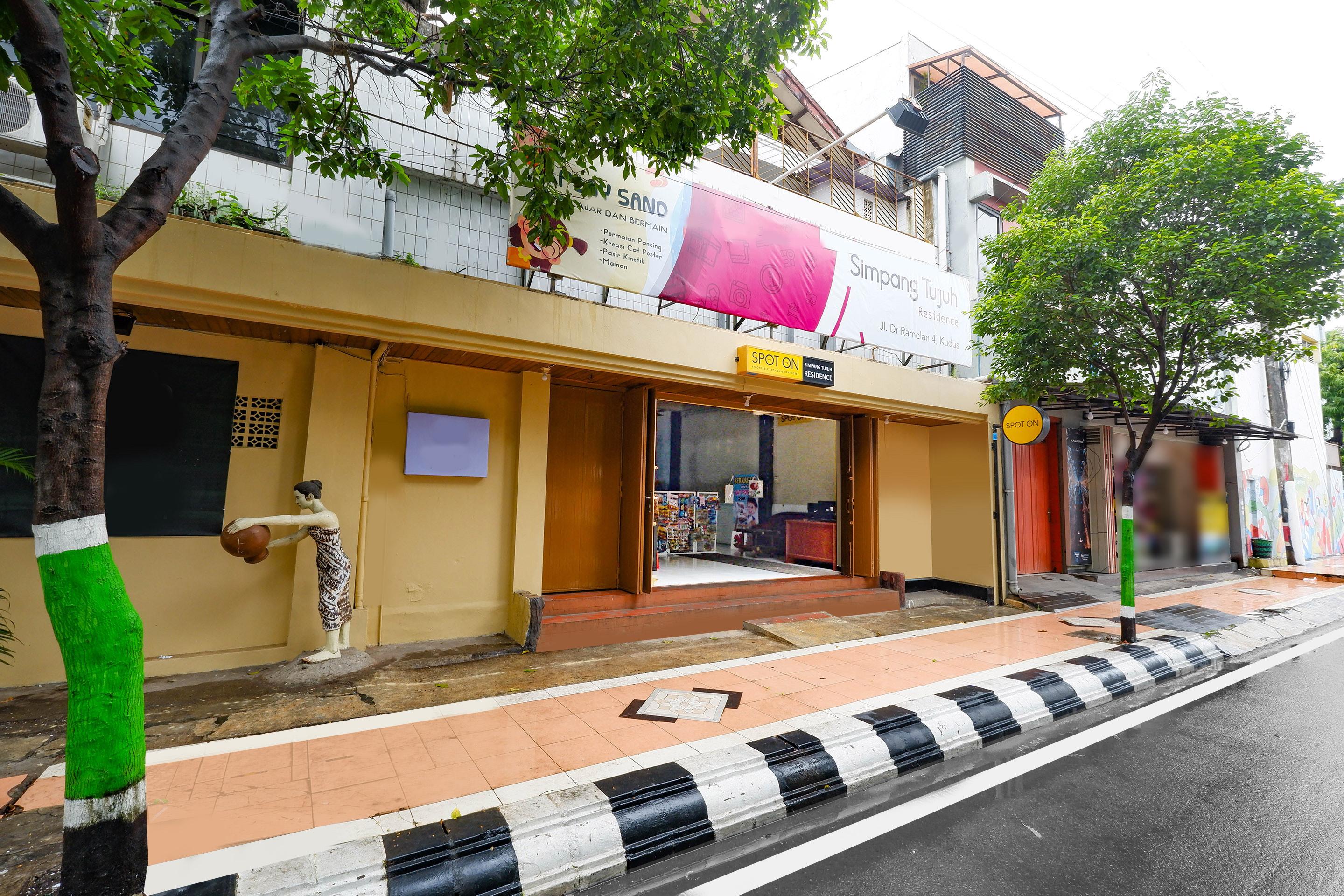 Oyo 2240 Simpang Tujuh Residence Kudus Esterno foto