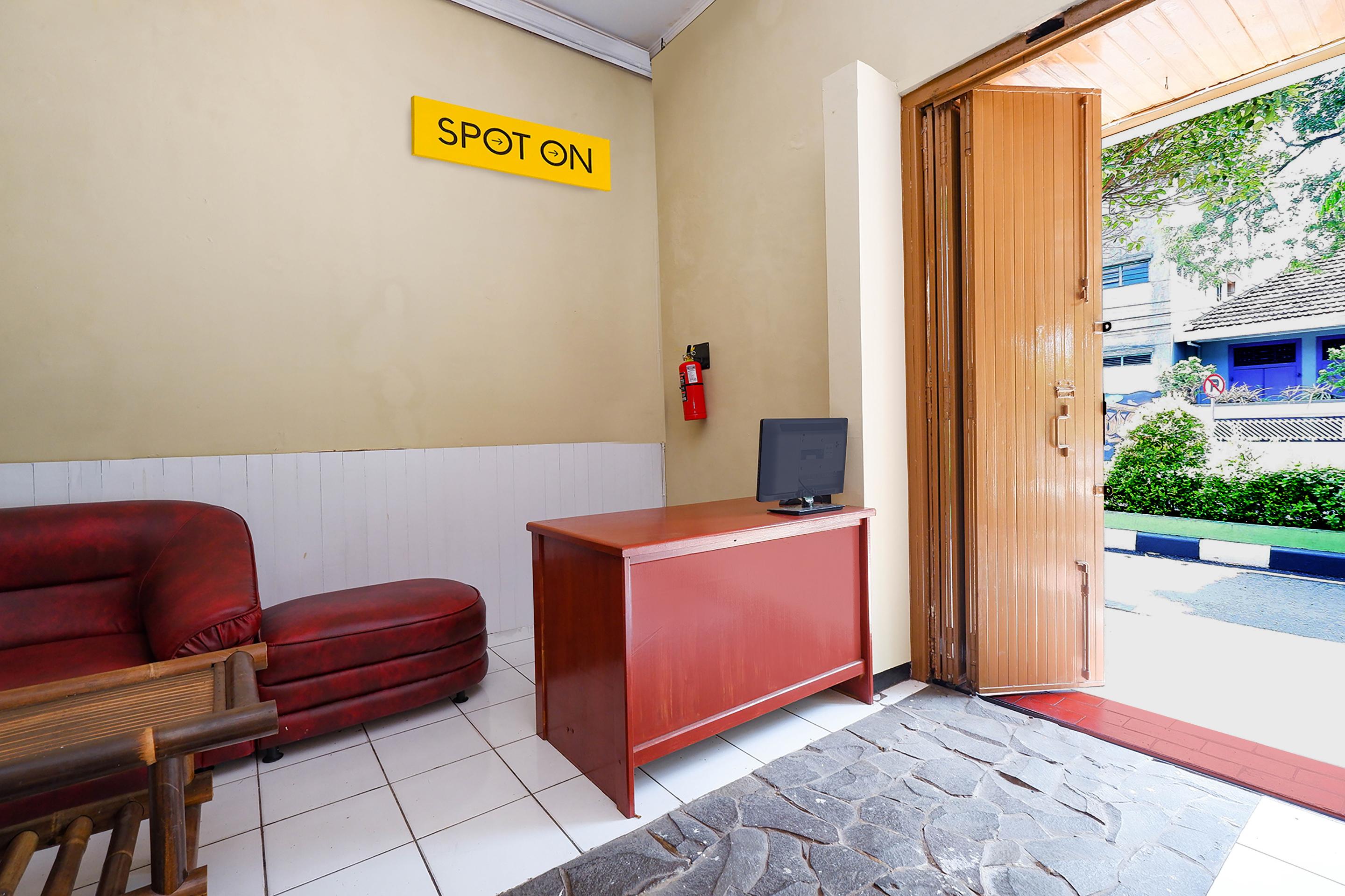 Oyo 2240 Simpang Tujuh Residence Kudus Esterno foto
