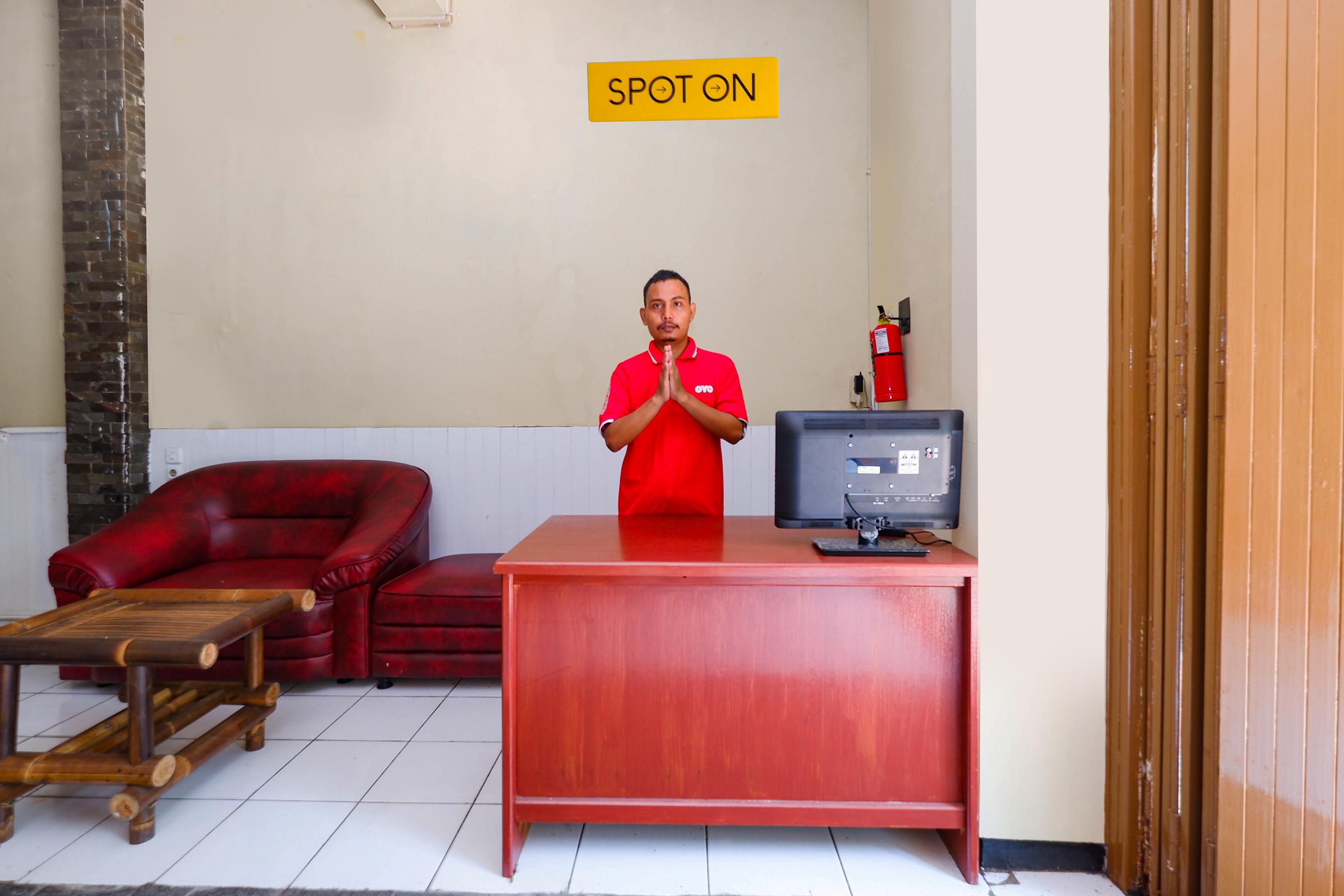 Oyo 2240 Simpang Tujuh Residence Kudus Esterno foto